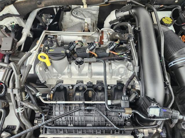 Photo of 2021 Pure White Volkswagen Jetta