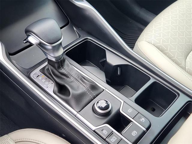 Photo of 2023 Glacial White Pearl Kia Sorento