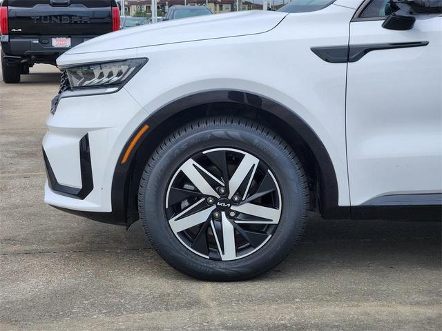 Photo of 2023 Glacial White Pearl Kia Sorento