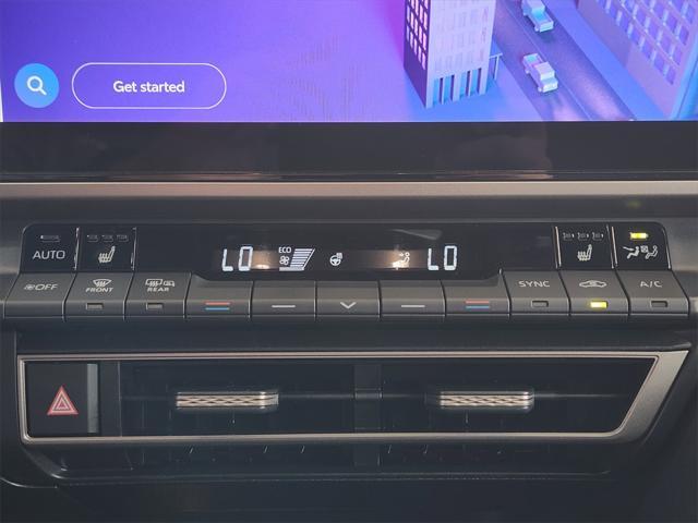 Photo of 2025 Pearl Toyota Camry