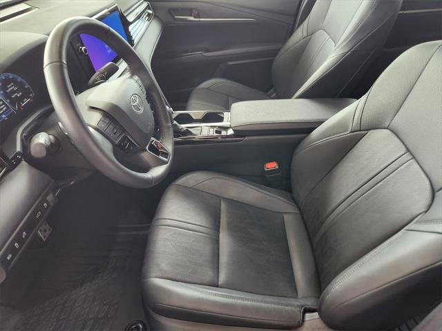 Photo of 2025 Pearl Toyota Camry