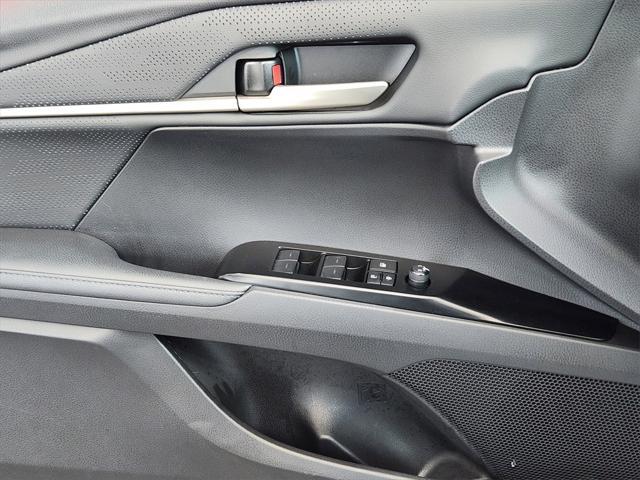 Photo of 2025 Pearl Toyota Camry