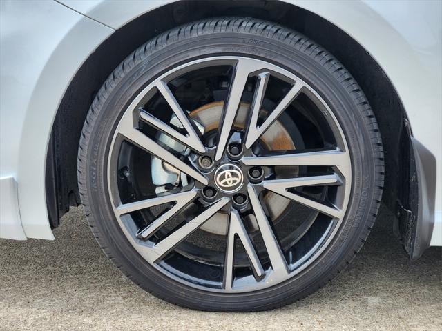 Photo of 2025 Pearl Toyota Camry