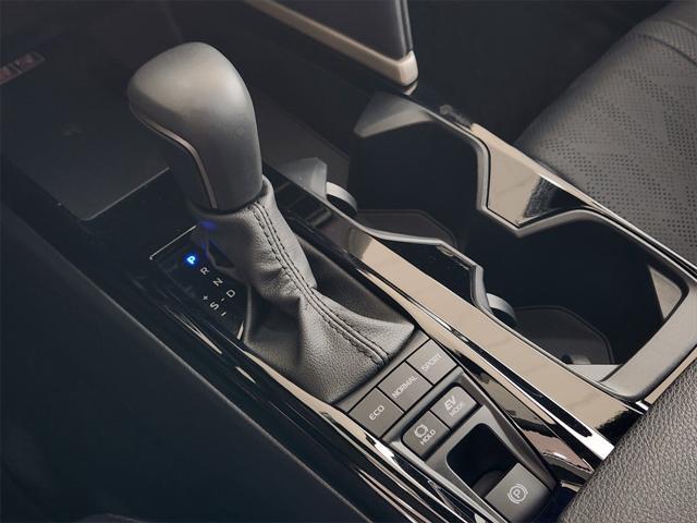 Photo of 2025 Pearl Toyota Camry