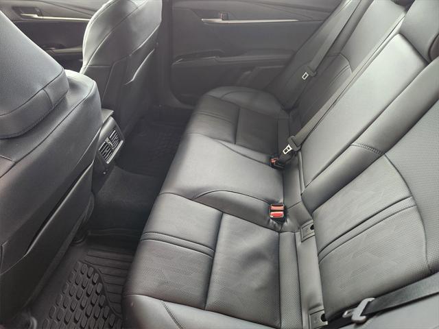 Photo of 2025 Pearl Toyota Camry