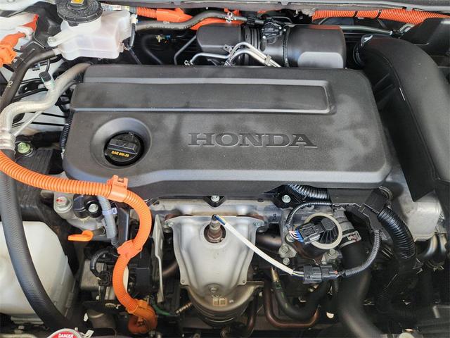 Photo of 2024 Platinum White Pearl Honda CR-V Hybrid