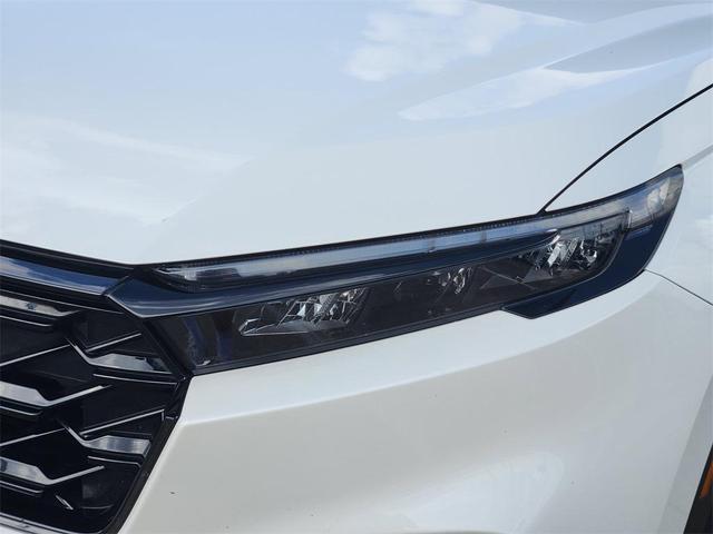 Photo of 2024 Platinum White Pearl Honda CR-V Hybrid