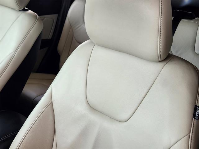 Photo of 2017 Ruby Red Metallic Ford Edge