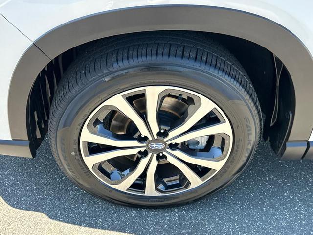 Photo of 2024 Crystal White Pearl Subaru Forester