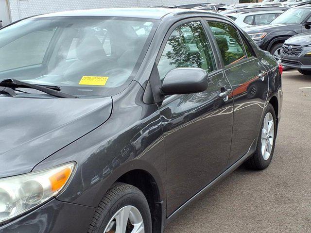 Photo of 2013 Magnetic Gray Metallic Toyota Corolla