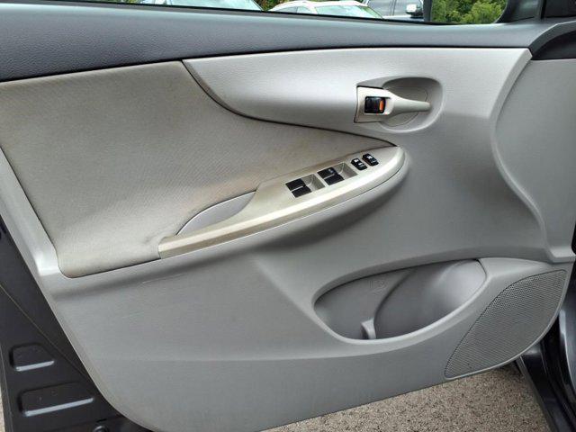 Photo of 2013 Magnetic Gray Metallic Toyota Corolla