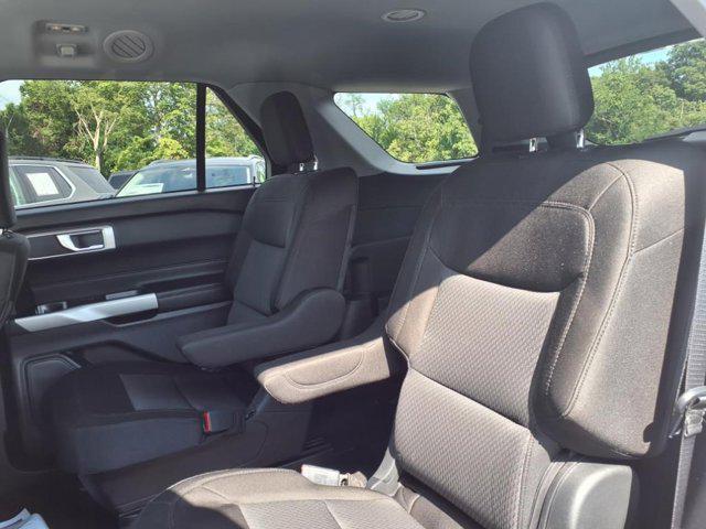 Photo of 2022 White Ford Explorer