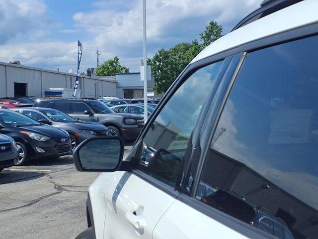 Photo of 2022 White Ford Explorer