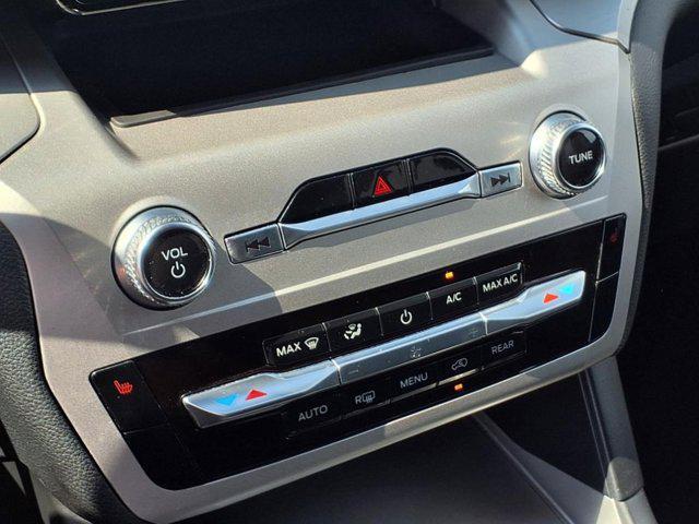 Photo of 2022 White Ford Explorer