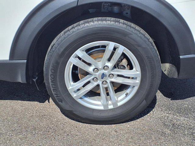 Photo of 2022 White Ford Explorer