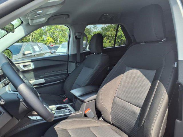 Photo of 2022 White Ford Explorer
