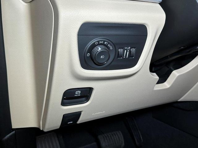 Photo of 2025 Diamond Black Jeep Grand Cherokee L