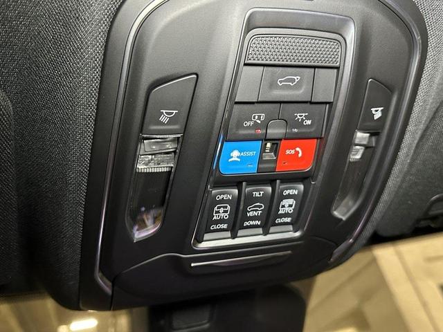 Photo of 2025 Diamond Black Jeep Grand Cherokee L