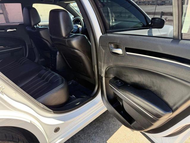 Photo of 2020 Bright White Clearcoat Chrysler 300