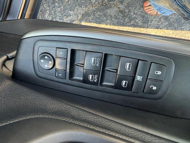 Photo of 2019 Diamond Black Crystal Pearlcoat Jeep Cherokee
