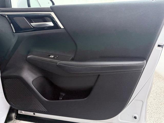 Photo of 2022 White Diamond Mitsubishi Outlander
