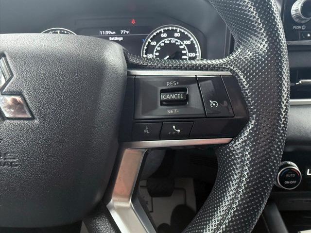 Photo of 2022 White Diamond Mitsubishi Outlander