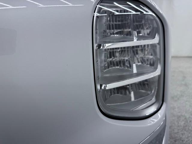 Photo of 2022 White Diamond Mitsubishi Outlander