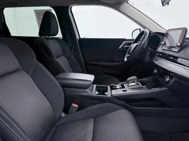 Photo of 2022 White Diamond Mitsubishi Outlander