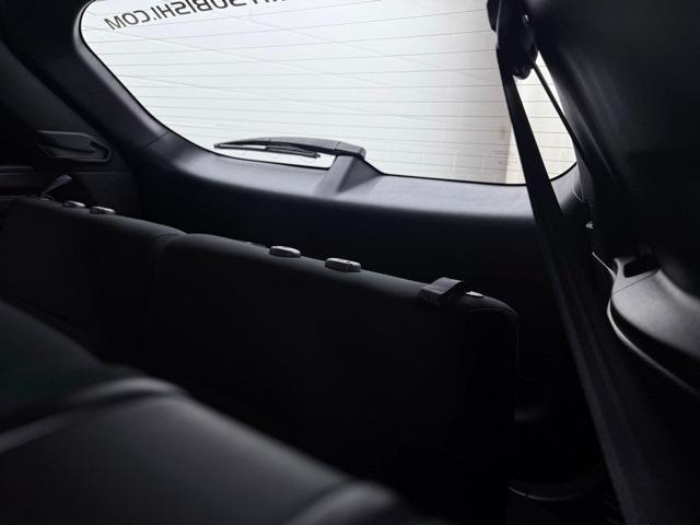 Photo of 2022 White Diamond Mitsubishi Outlander