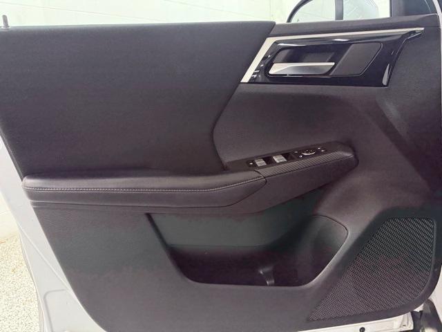 Photo of 2022 White Diamond Mitsubishi Outlander