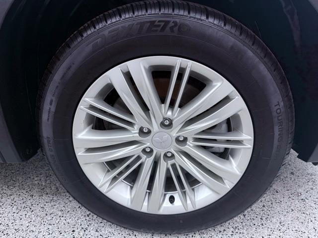 Photo of 2022 White Diamond Mitsubishi Outlander