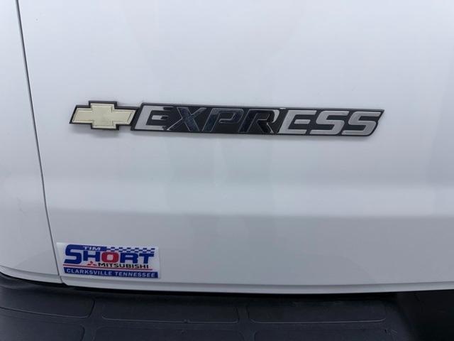 Photo of 2022 Summit White Chevrolet Express 3500