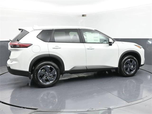 Photo of 2026 Everest White Pearl Tricoat Nissan Rogue