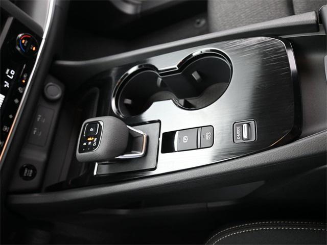 Photo of 2026 Everest White Pearl Tricoat Nissan Rogue