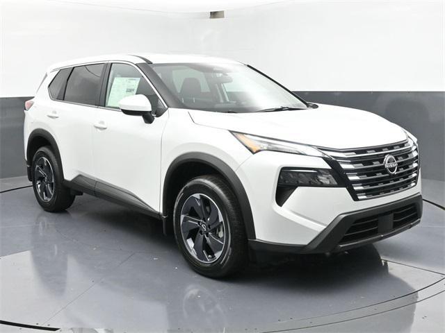 Photo of 2026 Everest White Pearl Tricoat Nissan Rogue