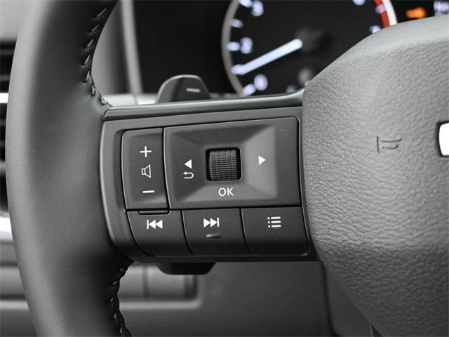 Photo of 2026 Everest White Pearl Tricoat Nissan Rogue