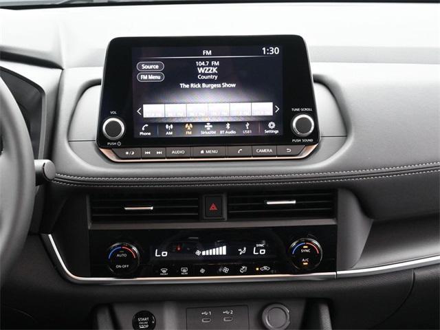 Photo of 2026 Everest White Pearl Tricoat Nissan Rogue