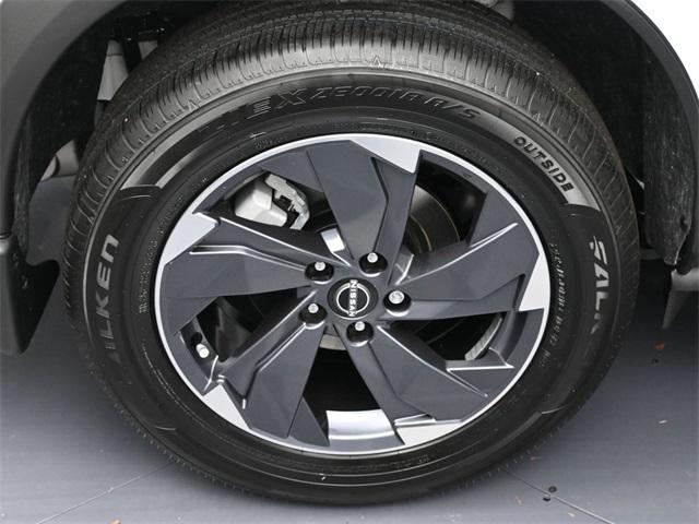 Photo of 2026 Everest White Pearl Tricoat Nissan Rogue