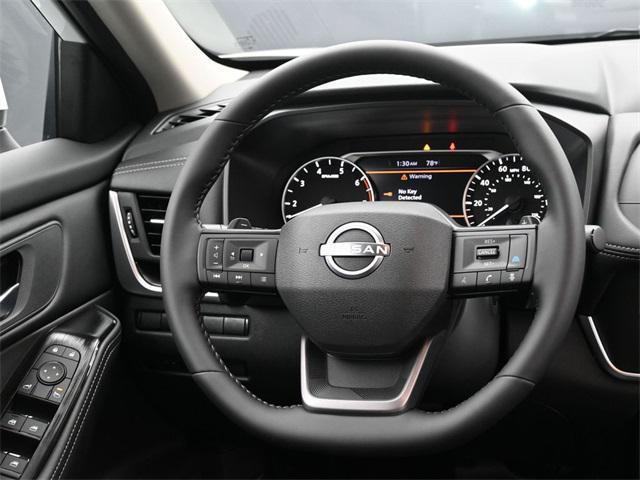 Photo of 2026 Everest White Pearl Tricoat Nissan Rogue