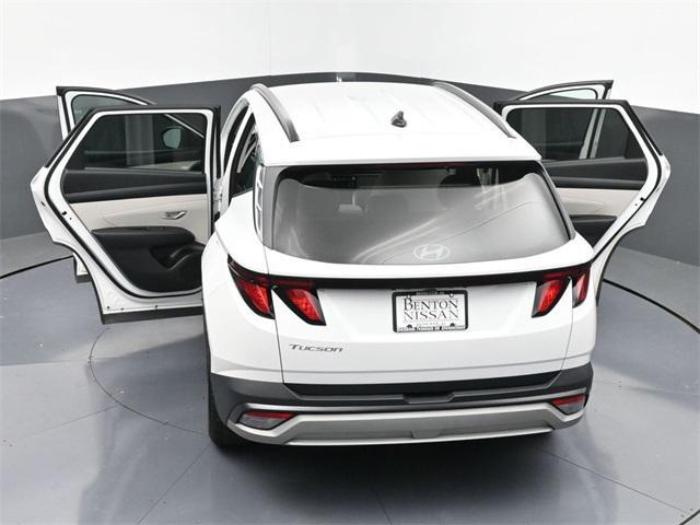 Photo of 2025 Serenity White Pearl Hyundai TUCSON