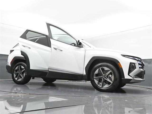 Photo of 2025 Serenity White Pearl Hyundai TUCSON