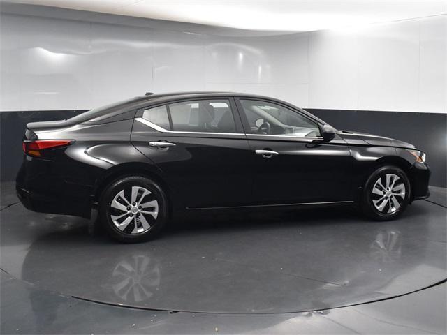 Photo of 2025 Super Black Nissan Altima