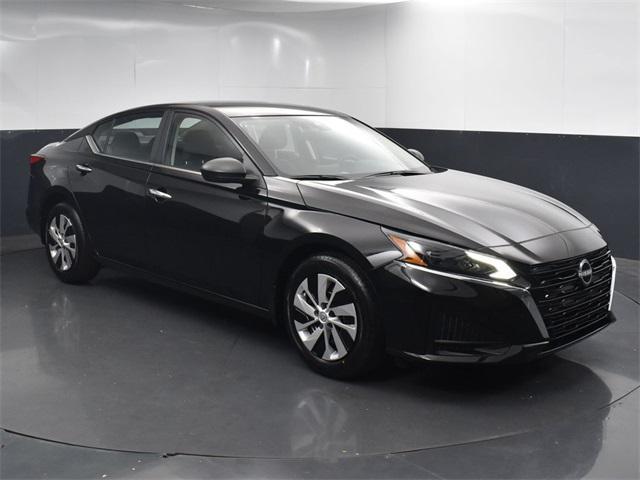 Photo of 2025 Super Black Nissan Altima