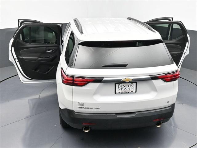 Photo of 2023 Iridescent Pearl Tricoat Chevrolet Traverse