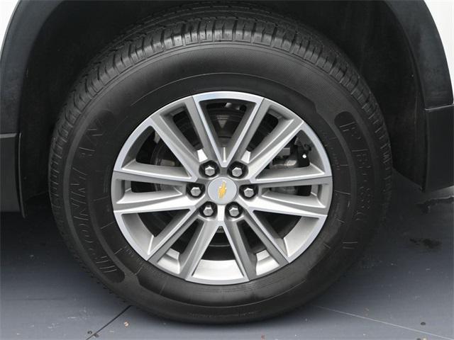 Photo of 2023 Iridescent Pearl Tricoat Chevrolet Traverse