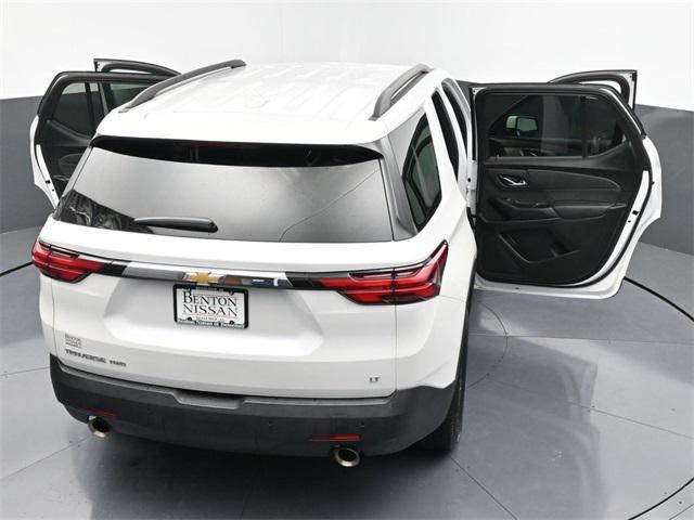 Photo of 2023 Iridescent Pearl Tricoat Chevrolet Traverse