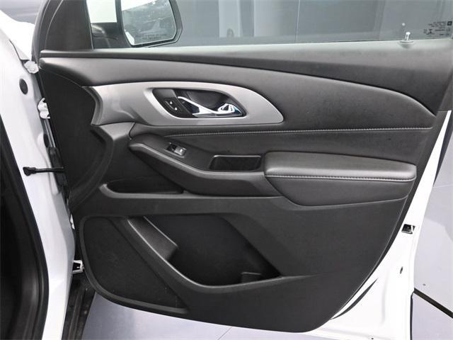 Photo of 2023 Iridescent Pearl Tricoat Chevrolet Traverse