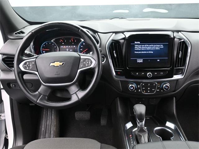 Photo of 2023 Iridescent Pearl Tricoat Chevrolet Traverse