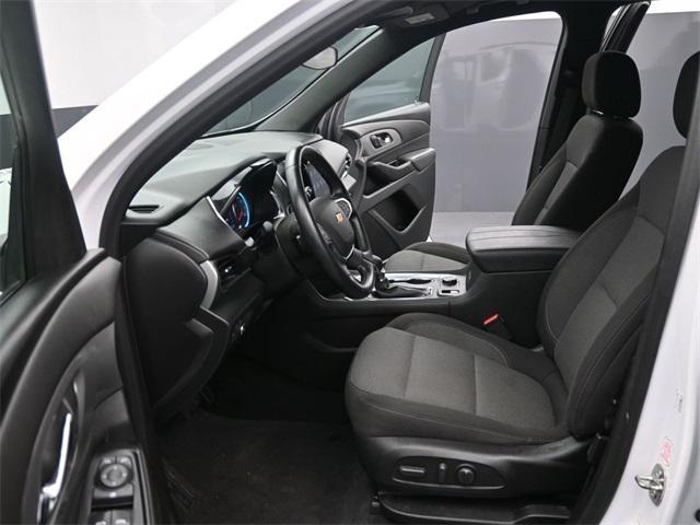 Photo of 2023 Iridescent Pearl Tricoat Chevrolet Traverse