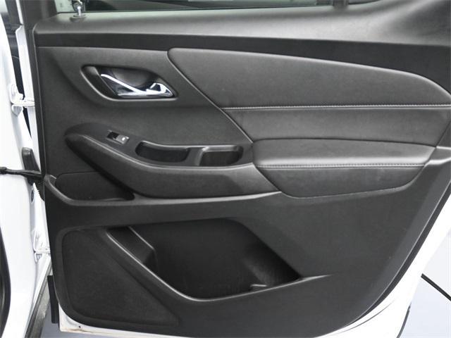 Photo of 2023 Iridescent Pearl Tricoat Chevrolet Traverse